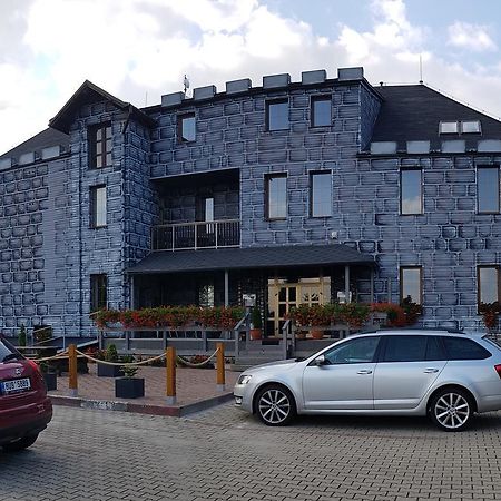 Hotel Camelot Tisá Exterior foto