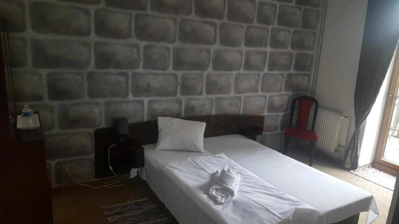 Hotel Camelot Tisá Exterior foto