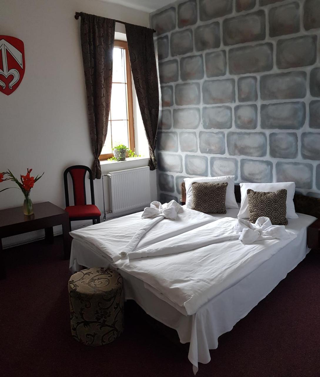 Hotel Camelot Tisá Exterior foto